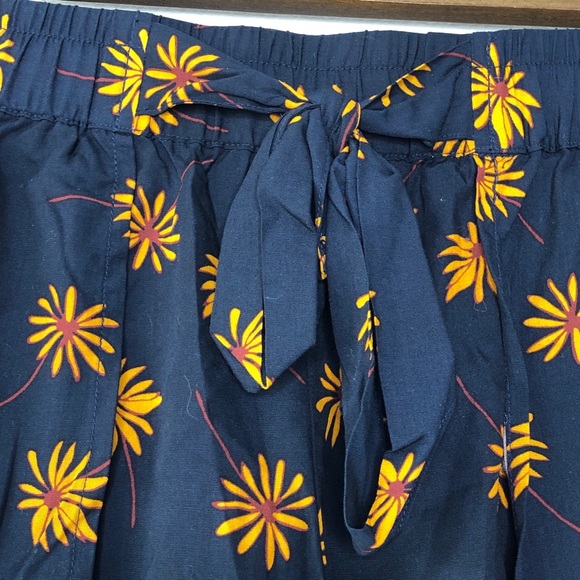 Madewell Pull On Tie Short In Fresh Daisies - Picture 9 of 11